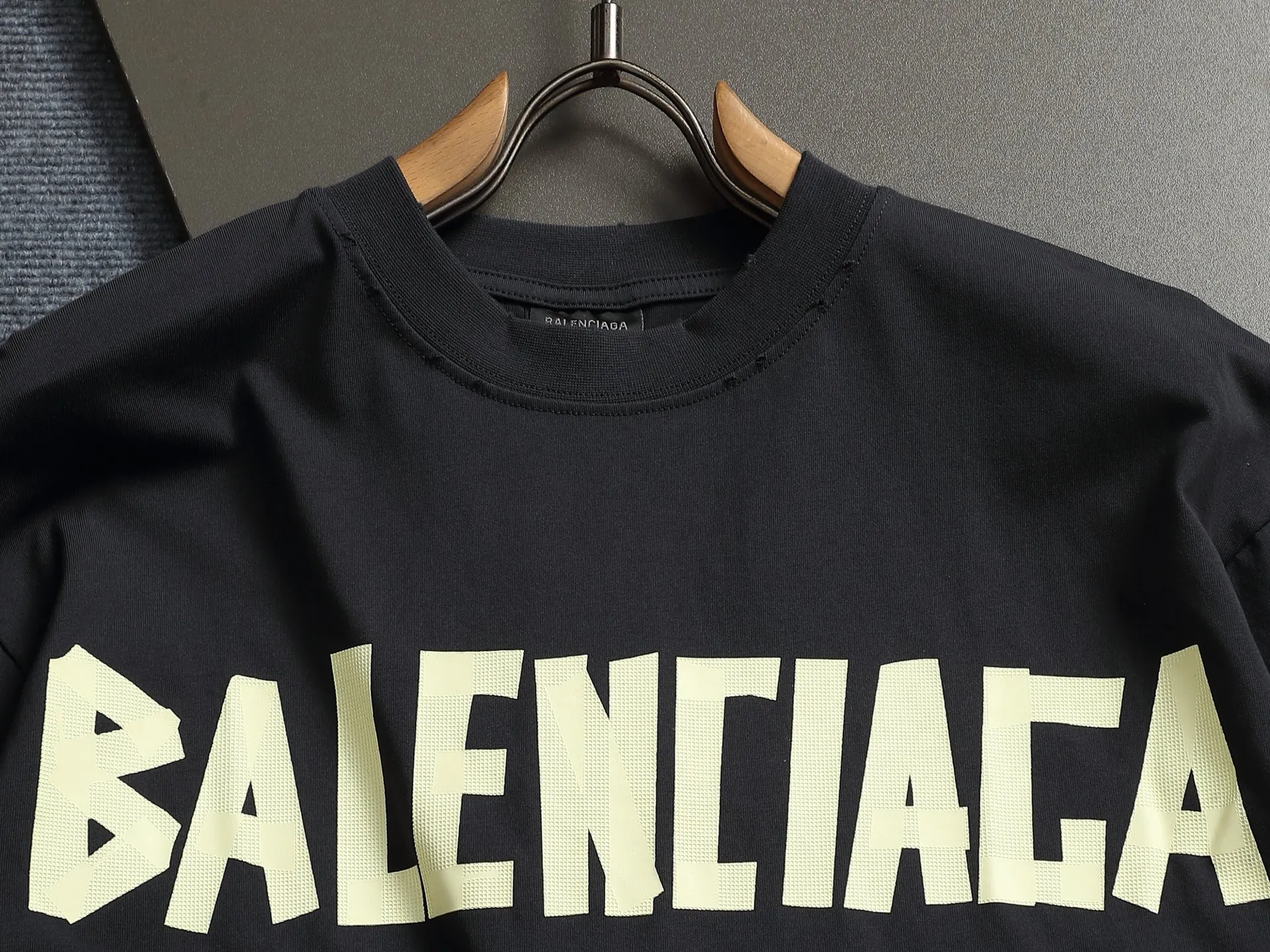 BALENCIAGA 2026 Logo ， Retro Same Style T 320 Versatile : Black Size：XS S M L